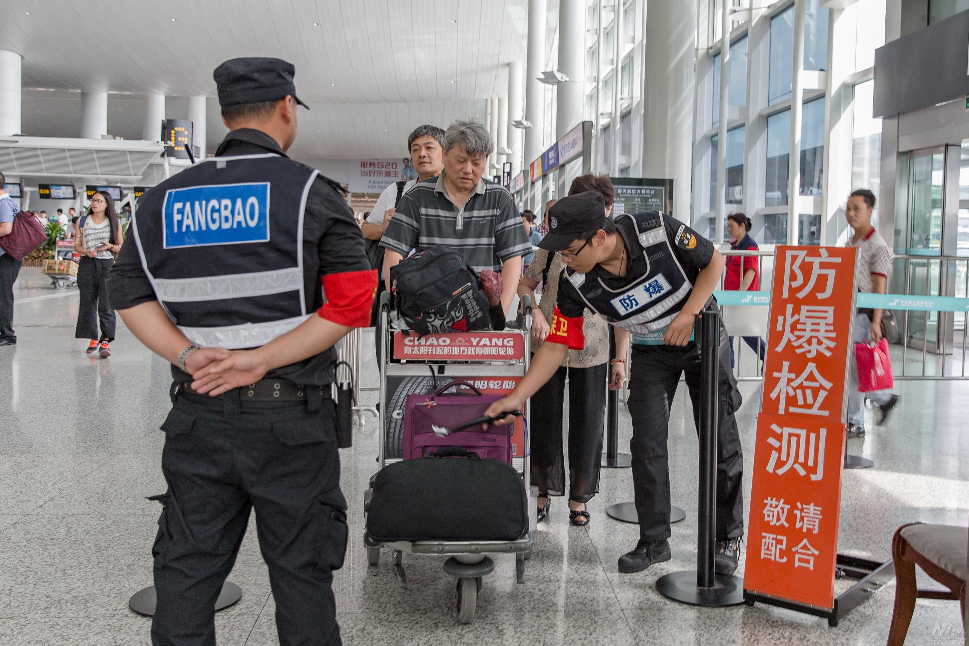 深圳机场防爆安检：辛苦只为旅客平安