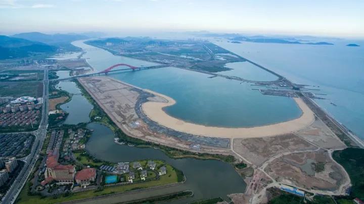 宁波梅山湾旅游度假区位于宁波市北仑区东部沿海,宁波国际海洋生态